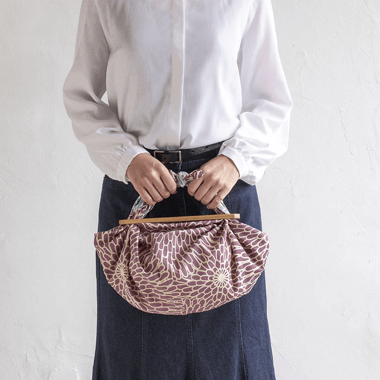 Furoshiki (Isa monyo, Reversible, Chrysanthemum (M)).