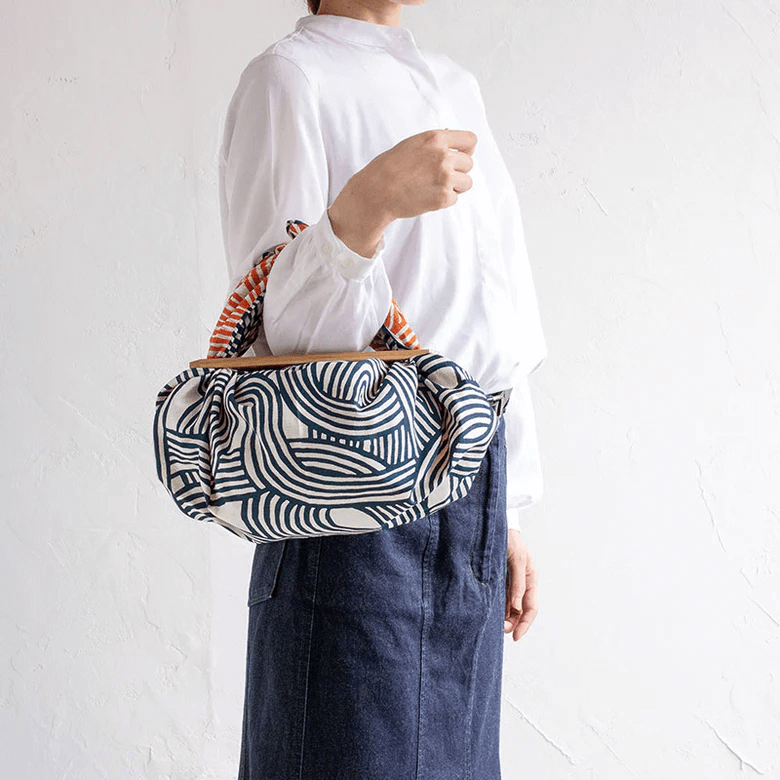 Furoshiki (Isa monyo, Reversible, Knot (M)).