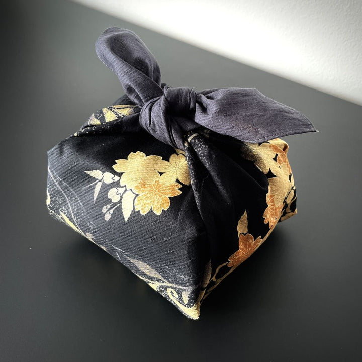 Furoshiki - Setsugekka Octagonal Tray with Cherry Blossom Pattern (Small, 58cm)